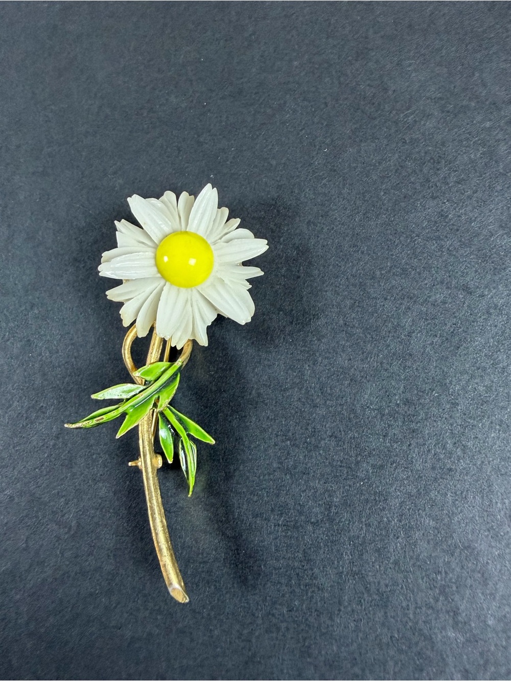 Vintage‎ Pell Signed Gold Tone Daisy Flower enameled brooch